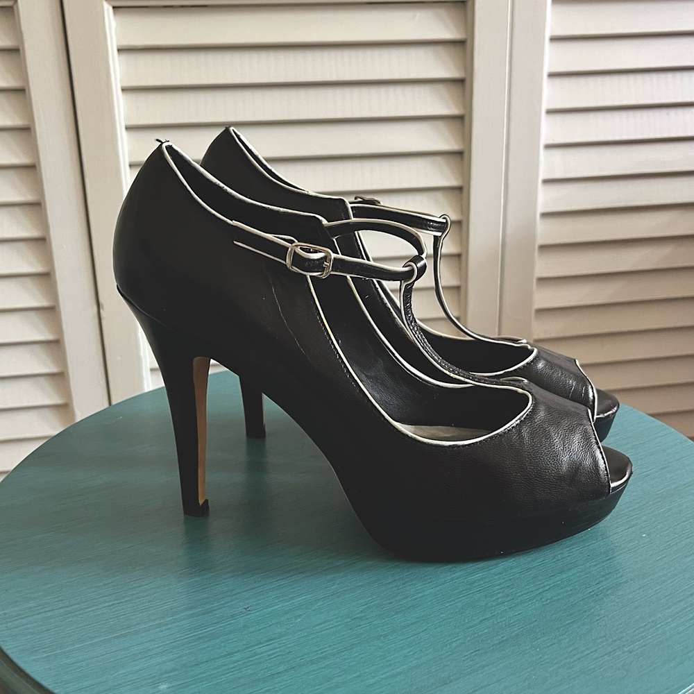 White House Black Market platform T strap peep-toe pumps size 8